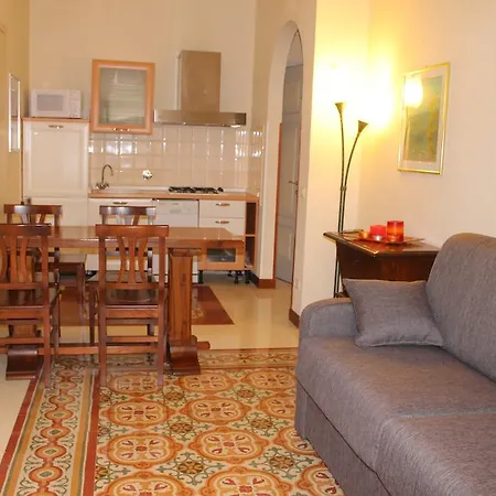 Apartmán Viaroma Suites - *
